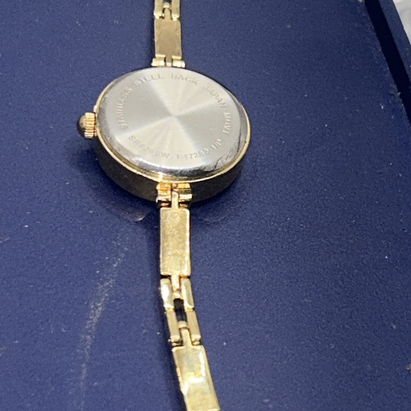 Vintage Gold Women's Watch with Crystal Details - Picture 6 of 7